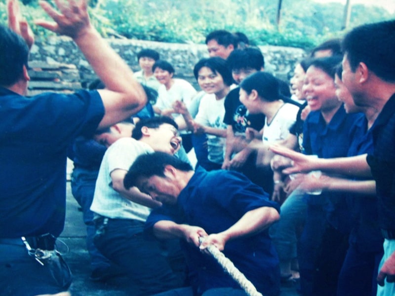 2001年國慶(qing)職工拔河(he)比賽