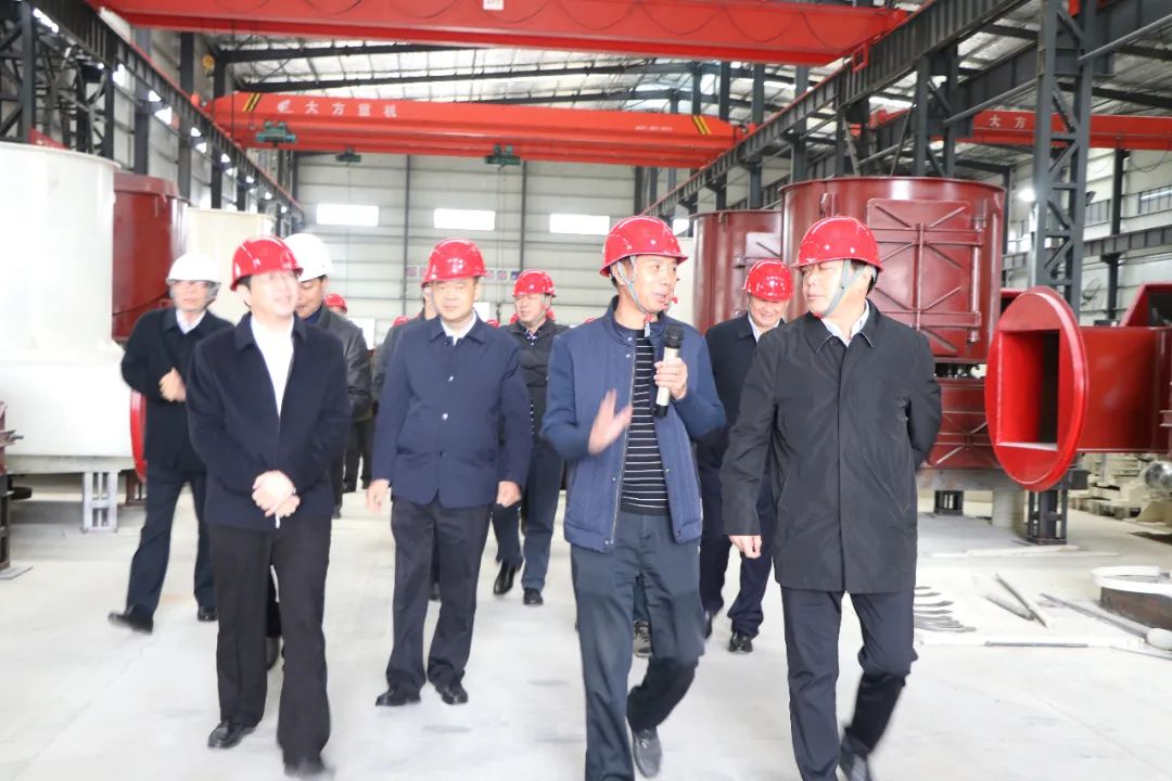 常(chang)務副市(shi)長彭代(dai)元一行(hang)莅臨桂(gui)林礦機(ji)考察指(zhi)導