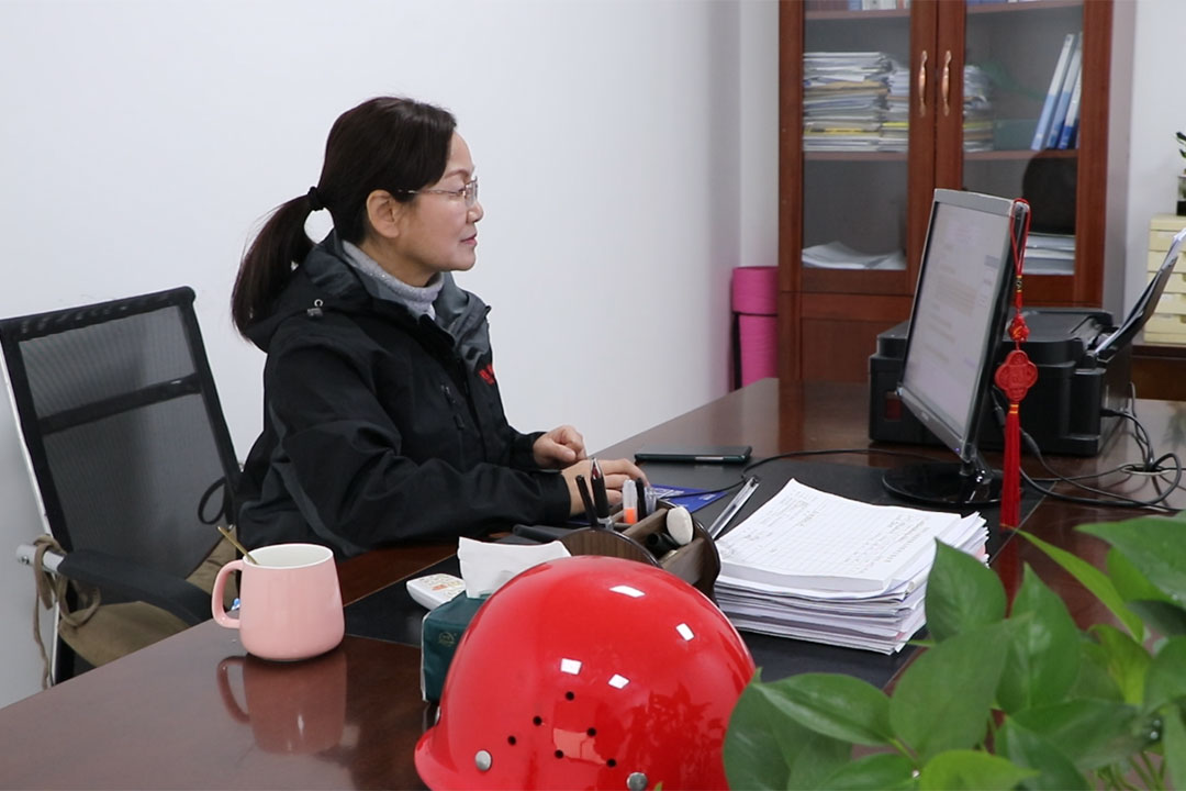 桂礦人(ren)物志：劉(liu)豔君——不(bu)畏困難(nan)勇拼搏(bo)，真誠服(fu)務赢訂(ding)單