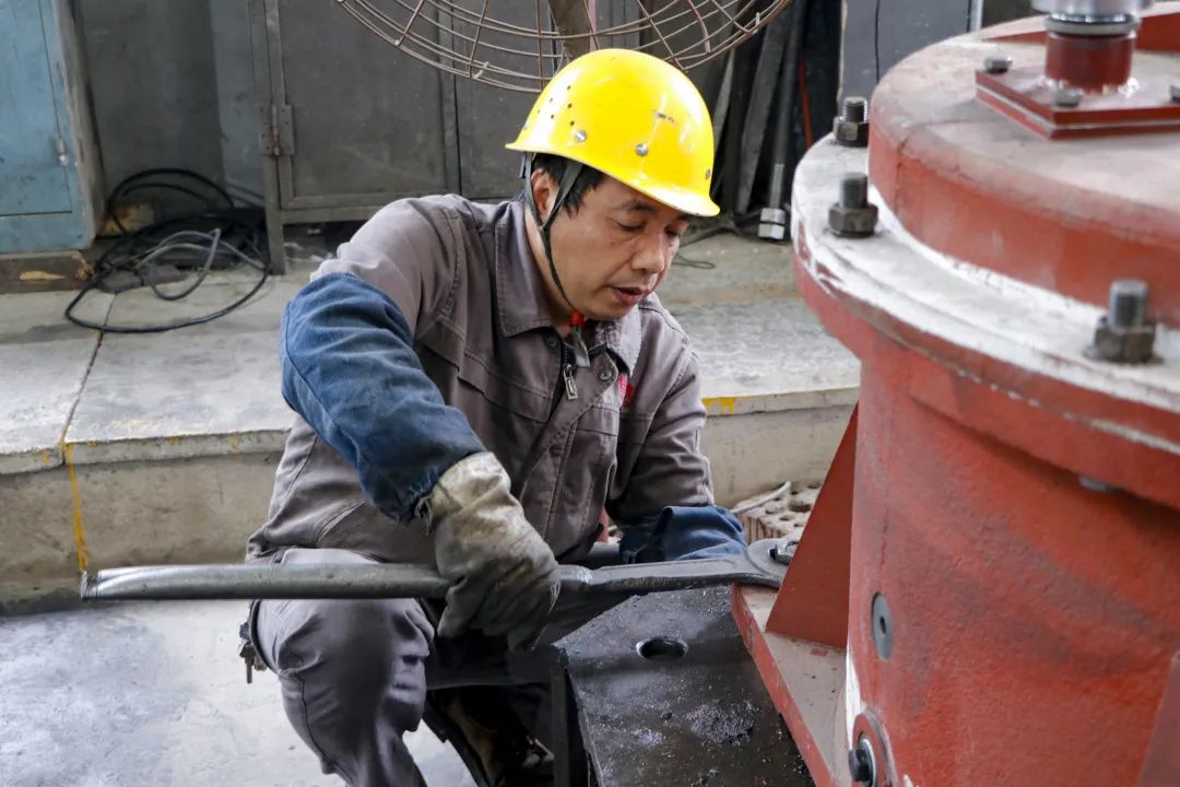 桂礦(kuang)人物(wu)志：蘇(su)桂青(qing)——專注(zhu)平凡(fan)崗位(wei)，彰顯(xian)工匠(jiang)精神(shen)