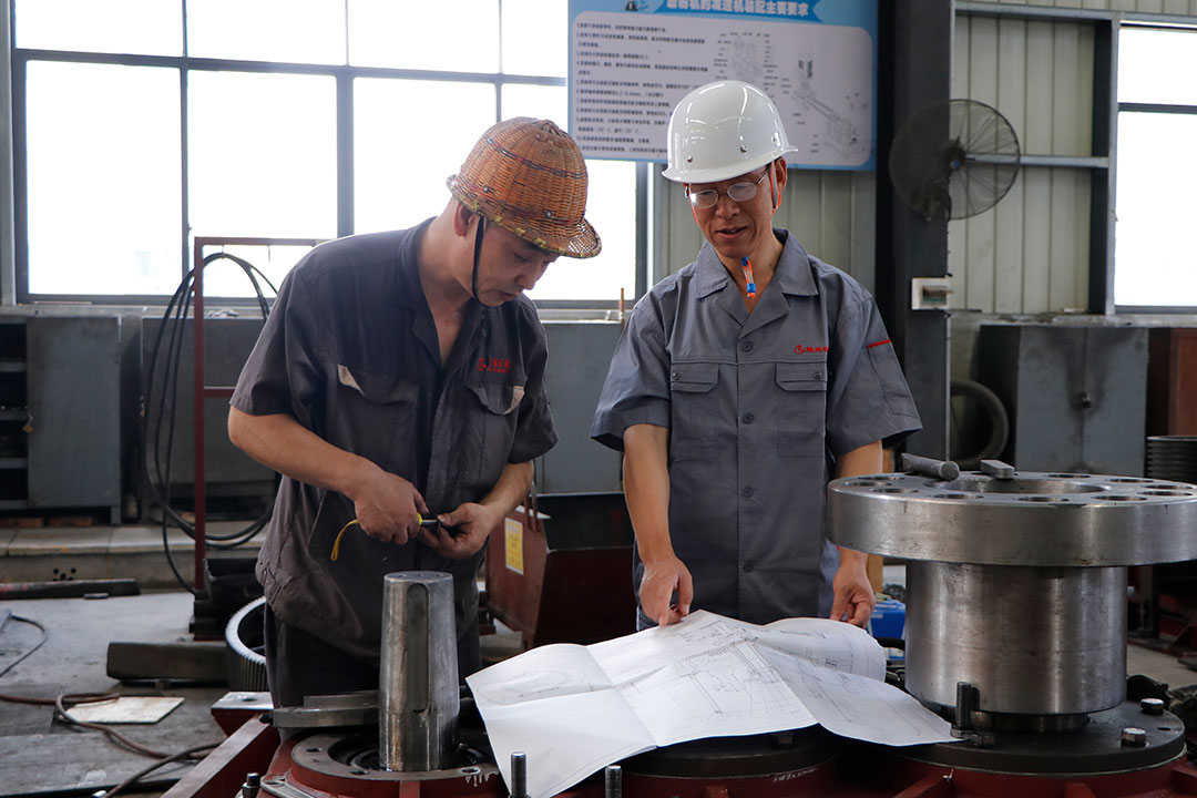 喜(xi)訊！桂(gui)林礦(kuang)機副(fu)總工(gong)程師(shi)唐義(yi)廷獲(huo)“桂林(lin)工匠(jiang)”榮譽(yu)稱号(hao)