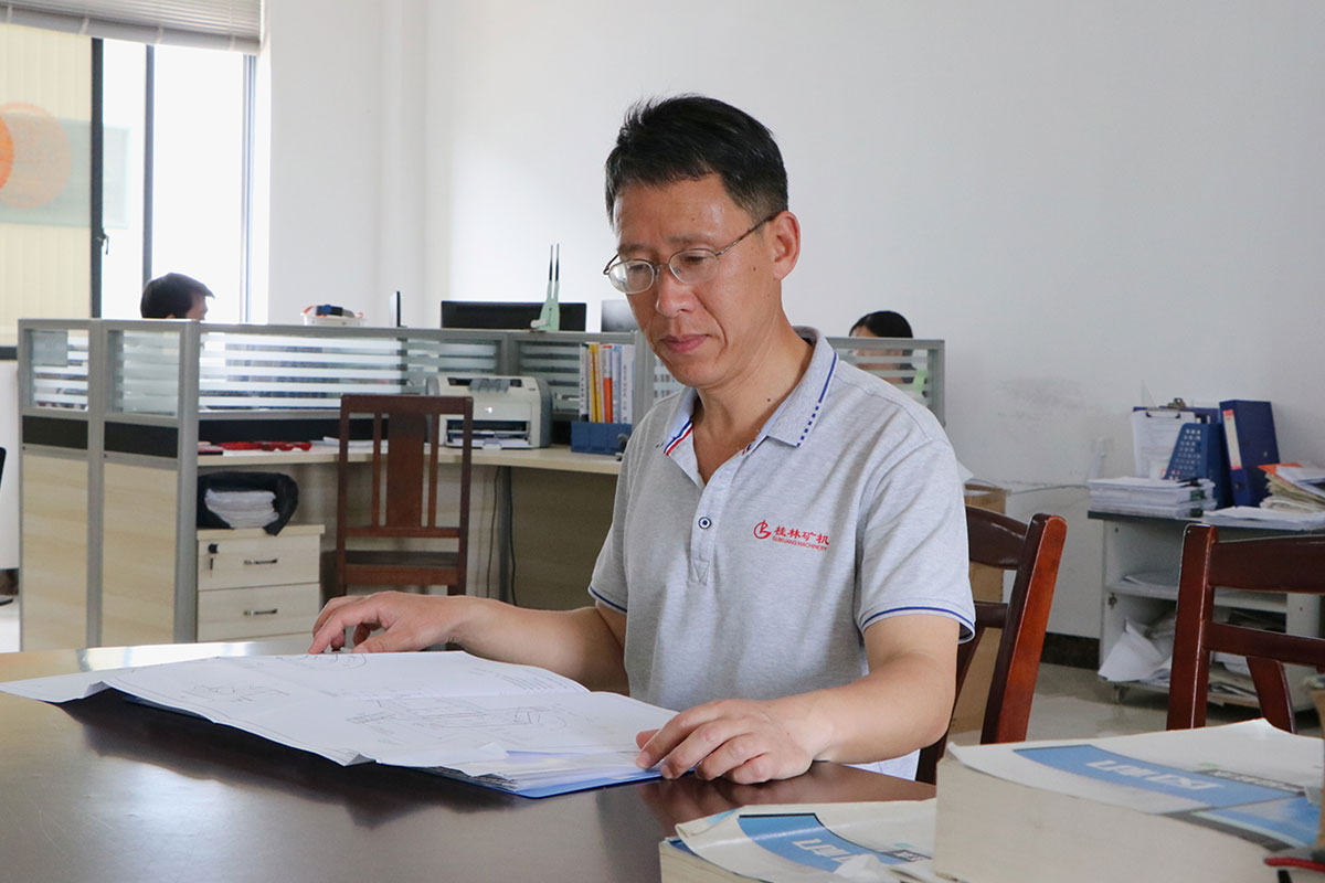 立足(zu)崗位(wei) 攻堅(jian)克難(nan) | 桂林(lin)五一(yi)勞動(dong)獎章(zhang)獲得(de)者唐(tang)義廷(ting)